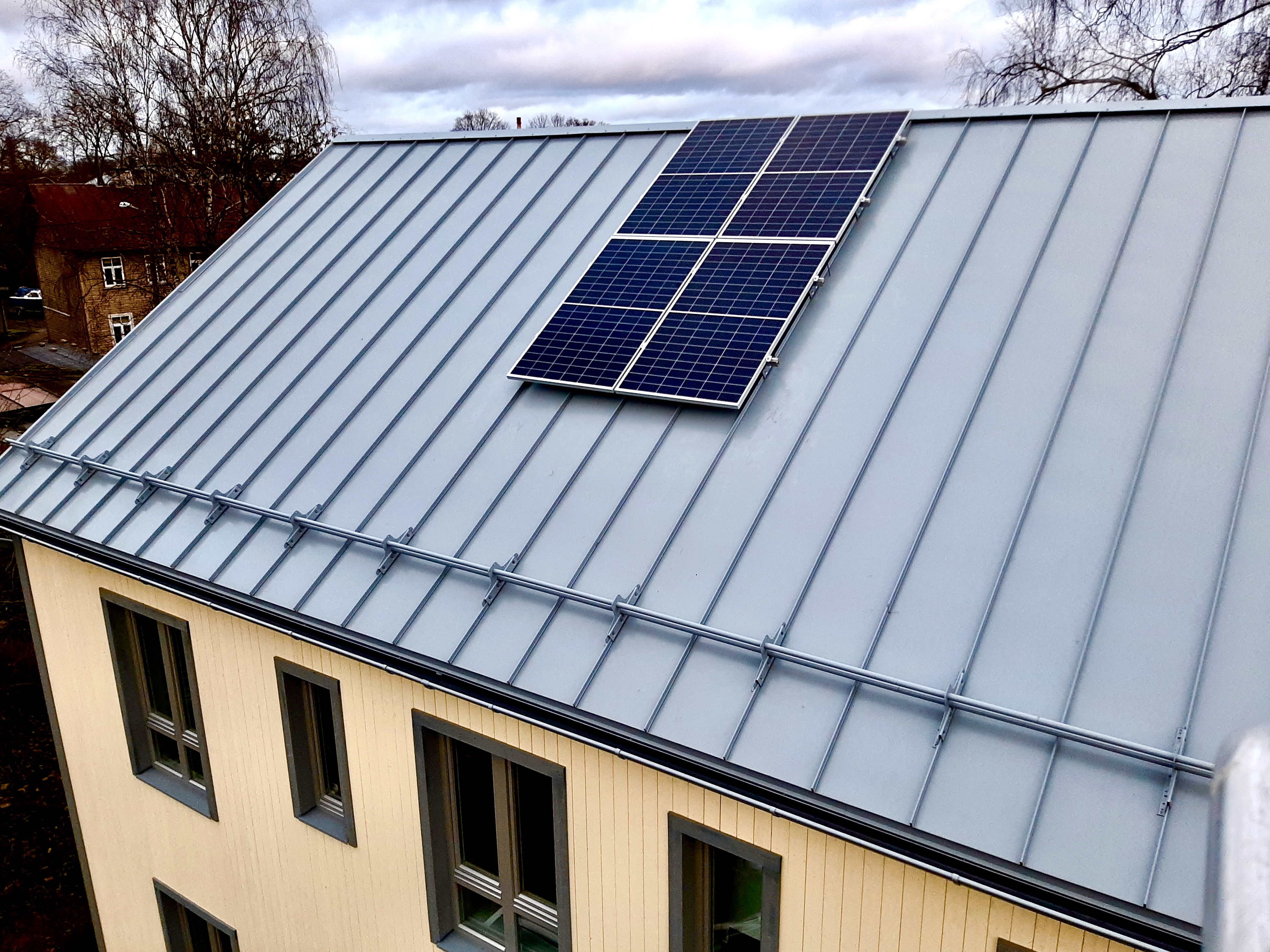 Päikesepaneelid Tartu kortermajal
